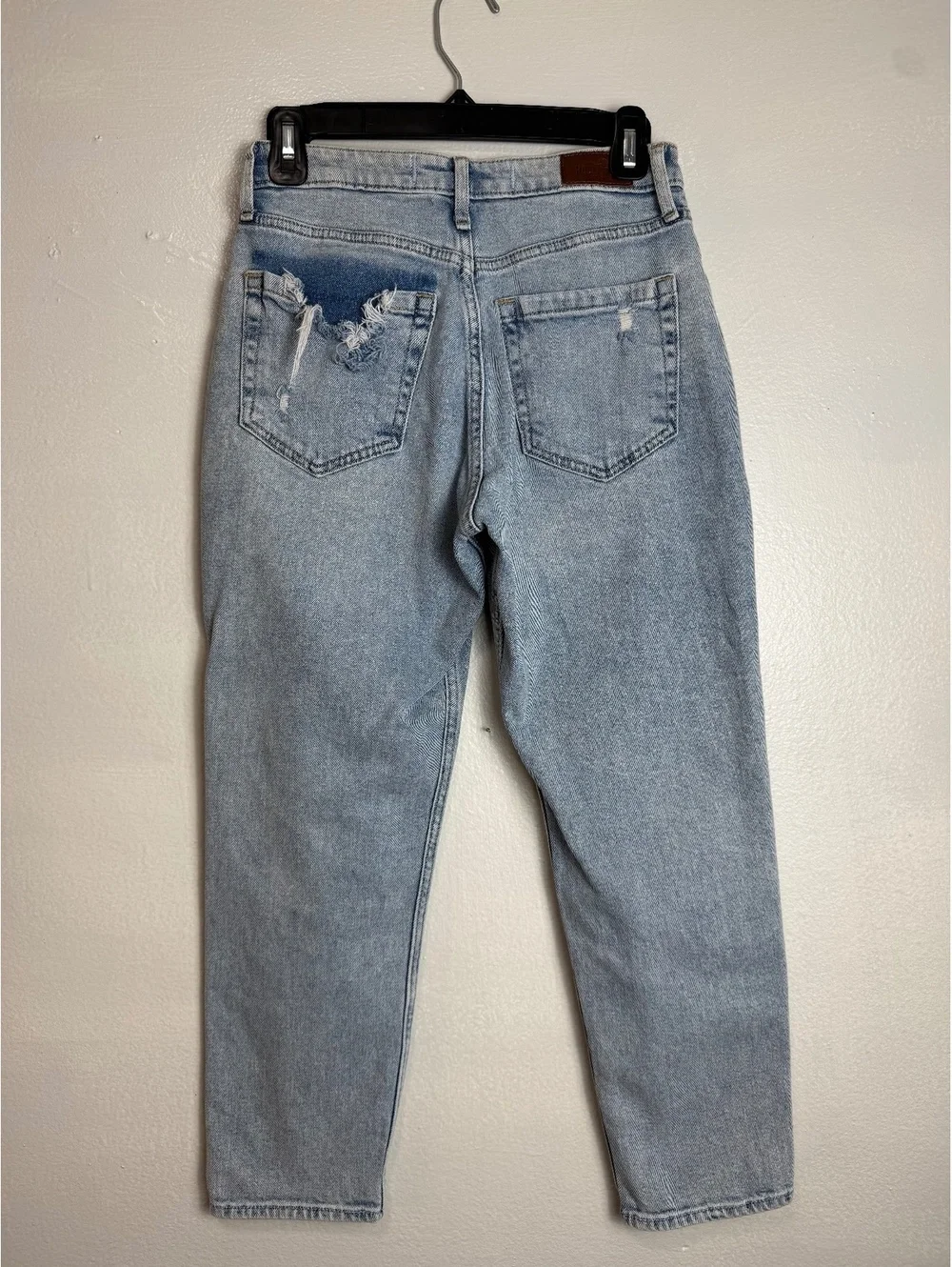 Hollister Curvy High-Rise Mom Jeans Light Wash Size 3S W26 L25